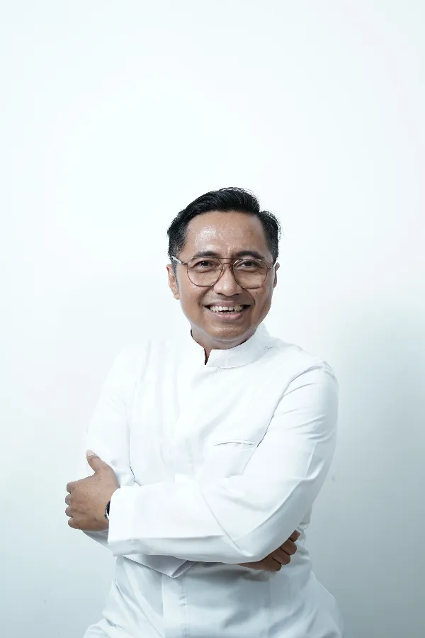 Romo Chosmas Christian Timur, Pr